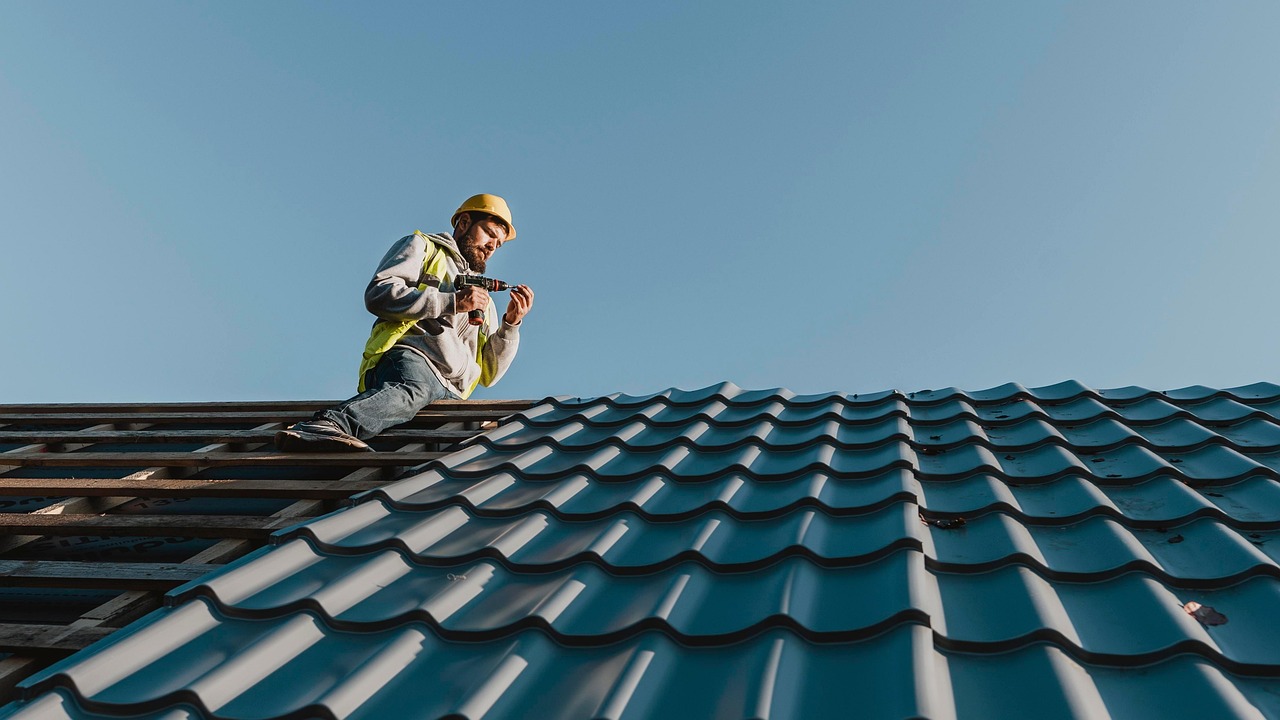 Commercial roofing project on a large building | Nansemond River Roofing & Siding