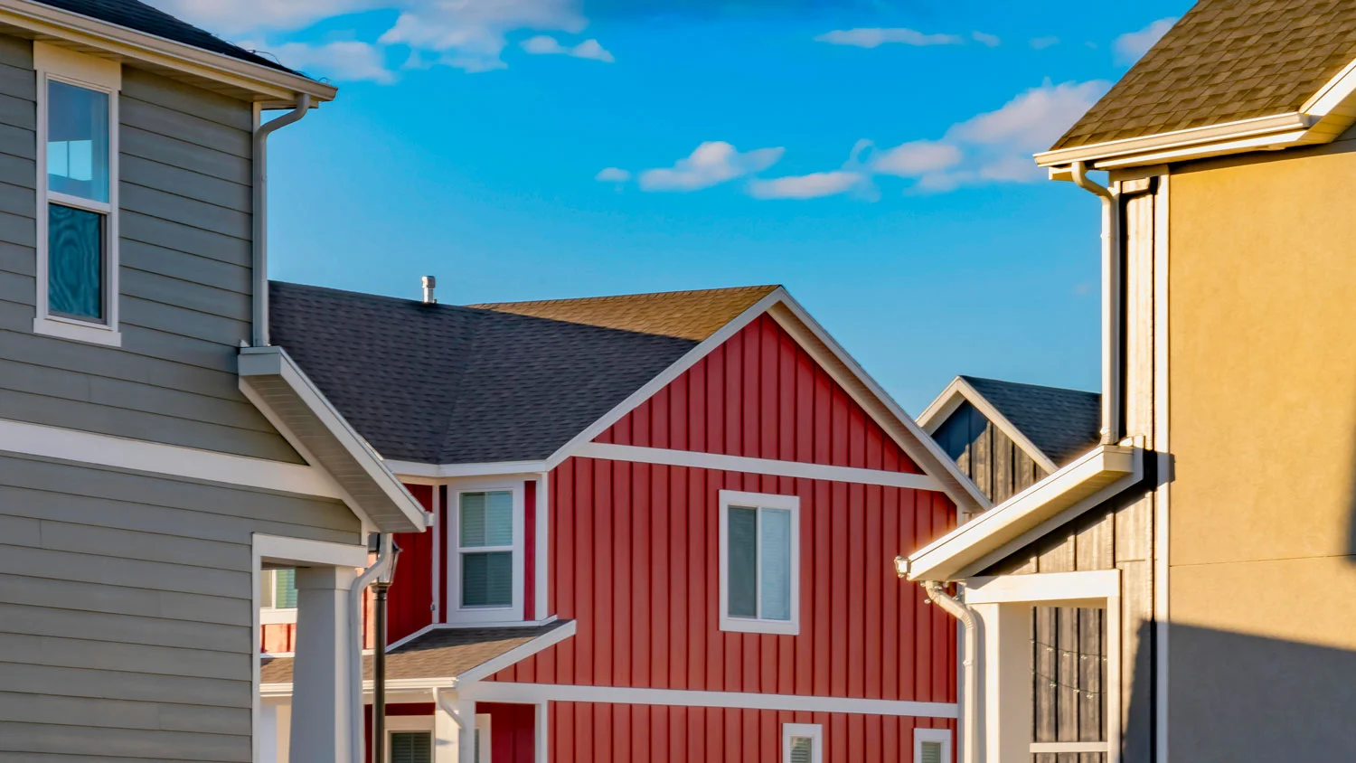 House exterior with multicoloured siding | Nansemond River Roofing & Siding